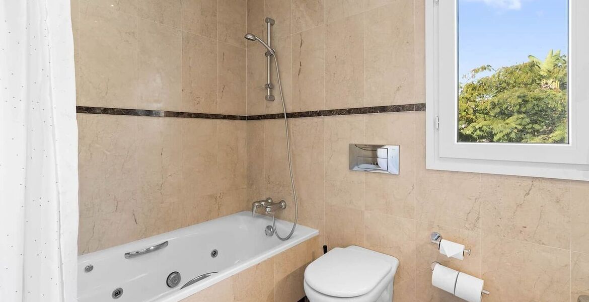 Villa de lujo en Marbella con piscina y cerca de la playa