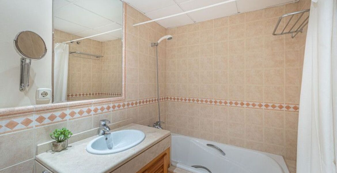 Amplio apartamento de 3 dormitorios en Oasis de Marbella