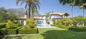 Impresionante villa de estilo rústico en Marbella Hill Club