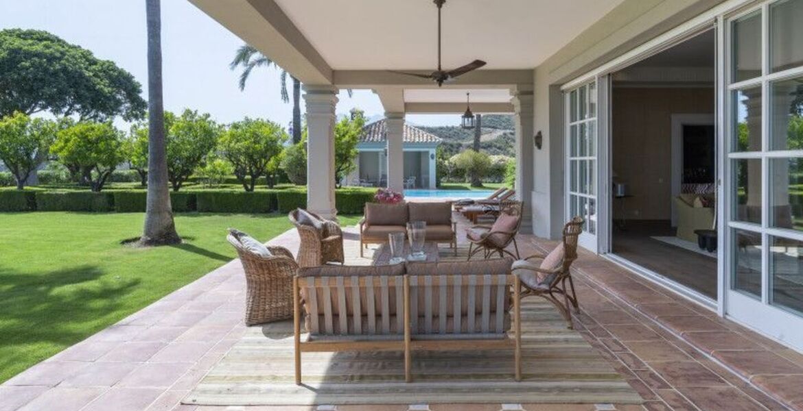 Impresionante villa de estilo rústico en Marbella Hill Club