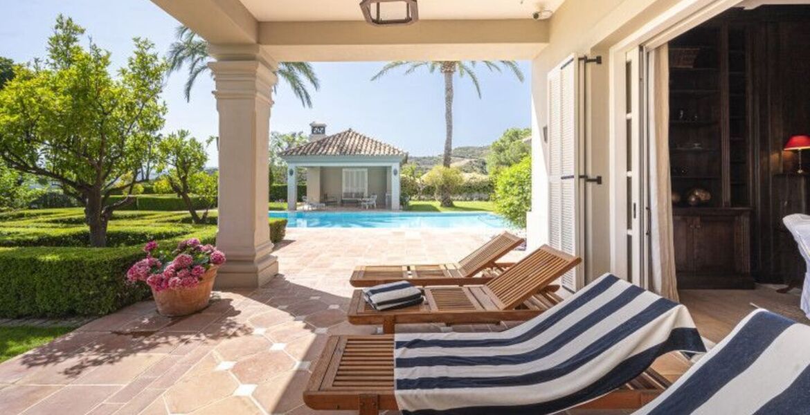 Impresionante villa de estilo rústico en Marbella Hill Club