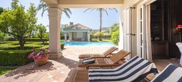Impresionante villa de estilo rústico en Marbella Hill Club