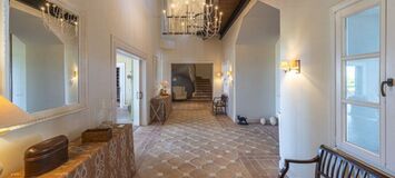 Impresionante villa de estilo rústico en Marbella Hill Club