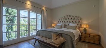 Impresionante villa de estilo rústico en Marbella Hill Club