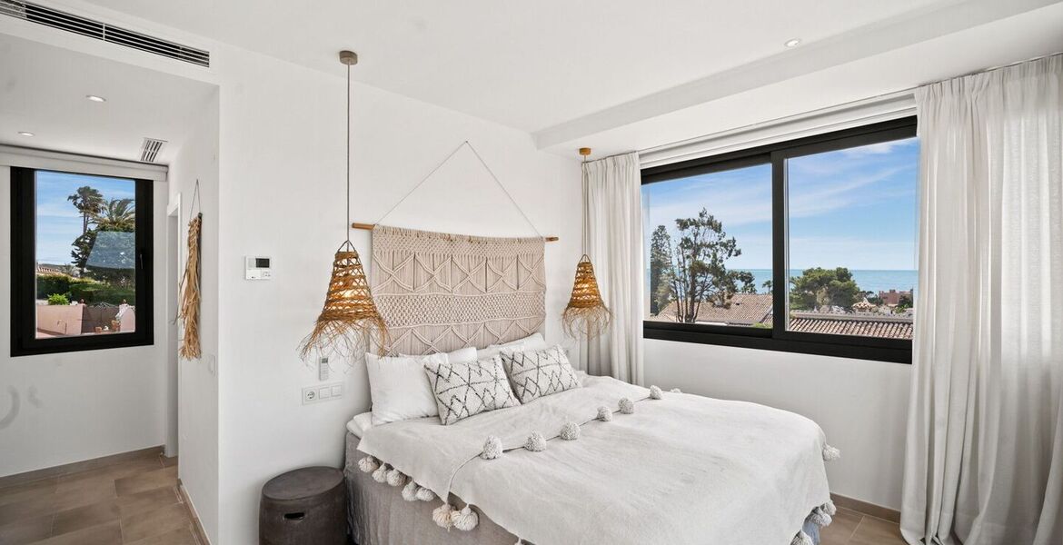 Villa contemporánea en Estepona con piscina infinita