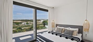 Villa contemporánea en Estepona con piscina infinita