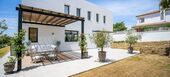 Villa contemporánea en Estepona con piscina infinita