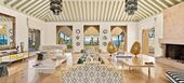 Villa en primera línea de playa en la Milla de Oro Marbella