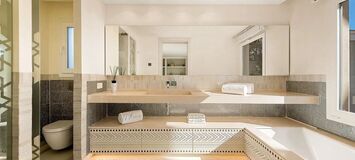 Villa en primera línea de playa en la Milla de Oro Marbella