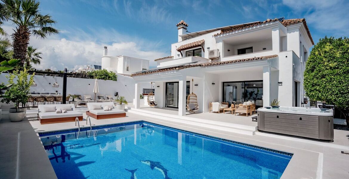 Luxury 8-Bedroom Villa Ideal for Families and Groups