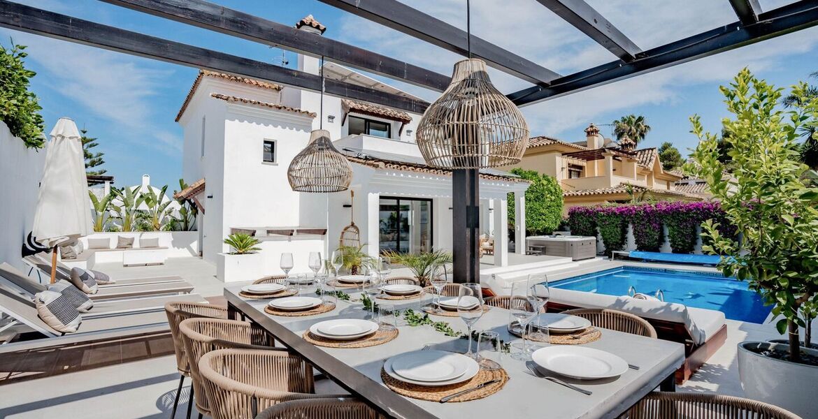 Luxury 8-Bedroom Villa Ideal for Families and Groups