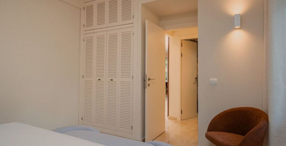 Lujoso Apartamento de 3 Dormitorios en la Milla de Oro