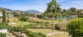 Lujosa Villa en Primera Línea de Golf con Elegancia Moderna