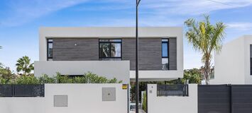 Lujosa Villa en Primera Línea de Golf con Elegancia Moderna