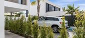 Lujosa Villa en Primera Línea de Golf con Elegancia Moderna