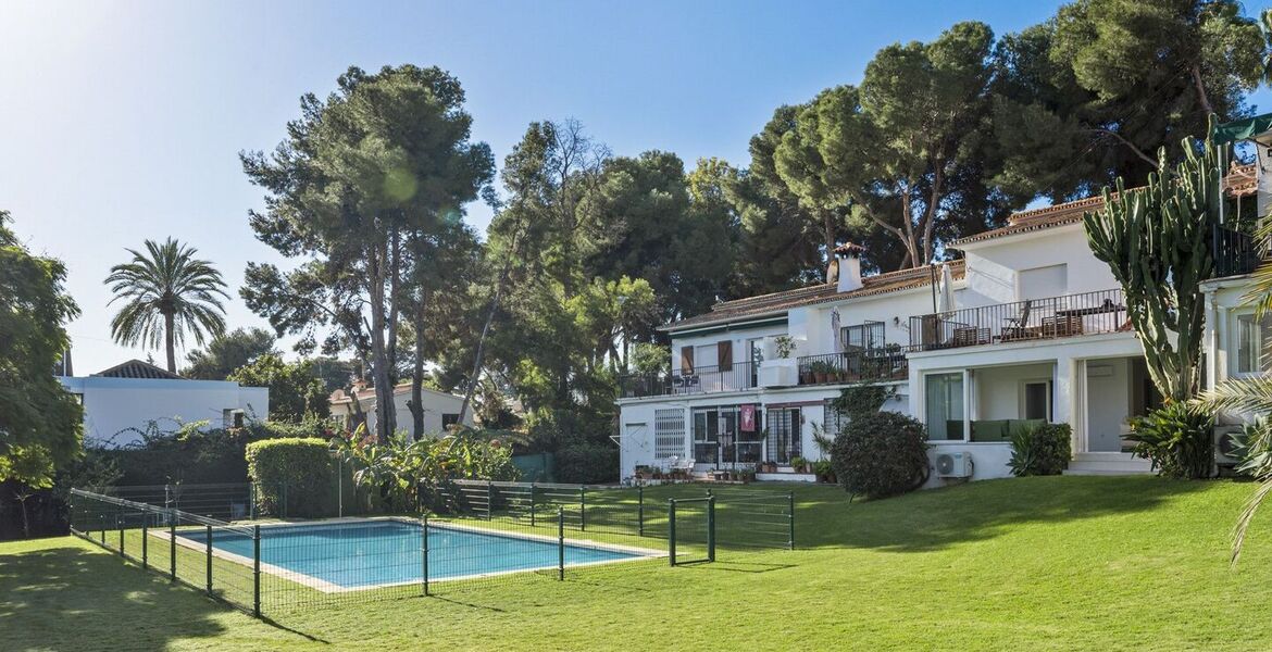 Elegante Apartamento de 2 Dormitorios en Nueva Andalucía