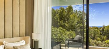Villa de Lujo con Vistas al Mar y la Montaña