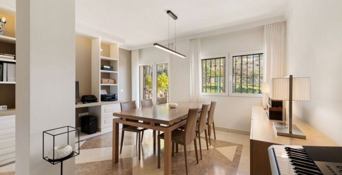 Elegante Ático Dúplex en la Milla de Oro de Marbella