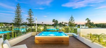 Elegante Villa a Pasos de la Playa en la Milla de Oro