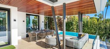 Elegante Villa a Pasos de la Playa en la Milla de Oro