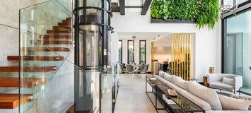 Elegante Villa a Pasos de la Playa en la Milla de Oro