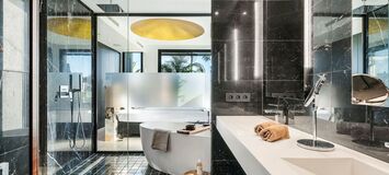 Elegante Villa a Pasos de la Playa en la Milla de Oro