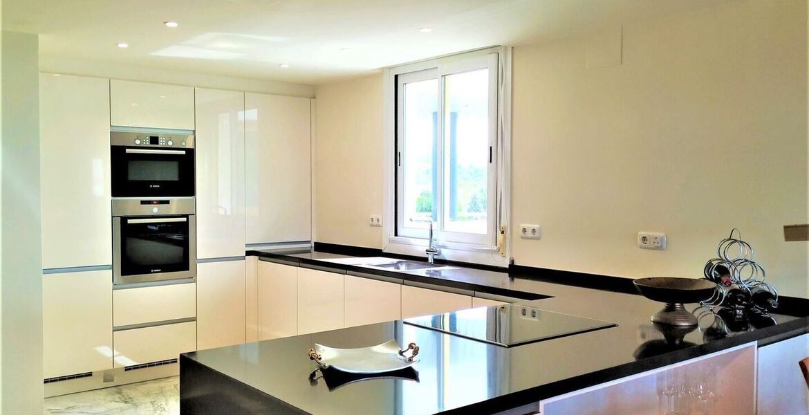 Apartamento en alquiler en Playa Esmeralda, Marbella
