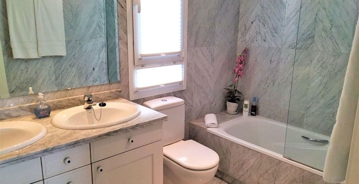 Apartamento en alquiler en Playa Esmeralda, Marbella