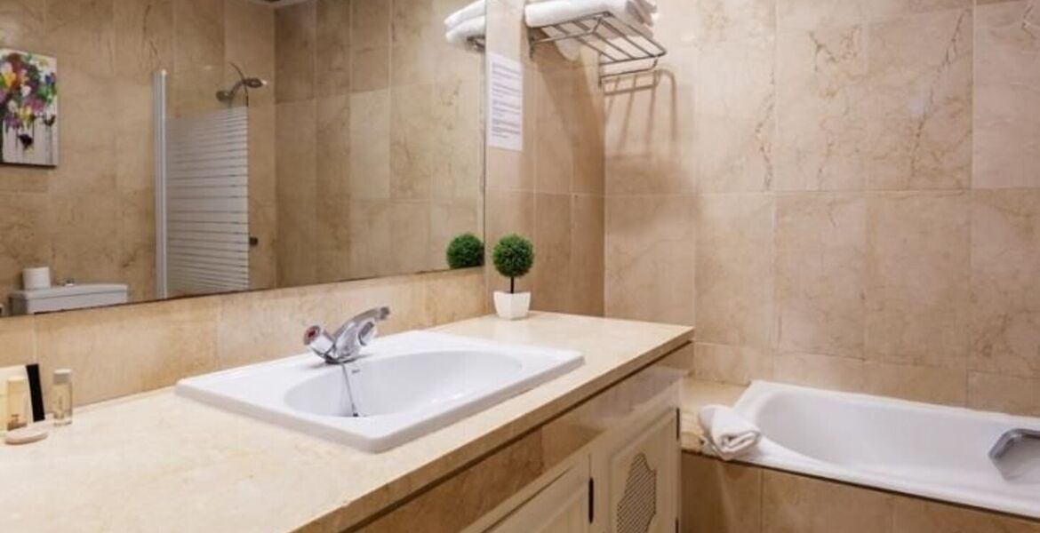 Apartamento en alquiler en Playa Esmeralda, Marbella