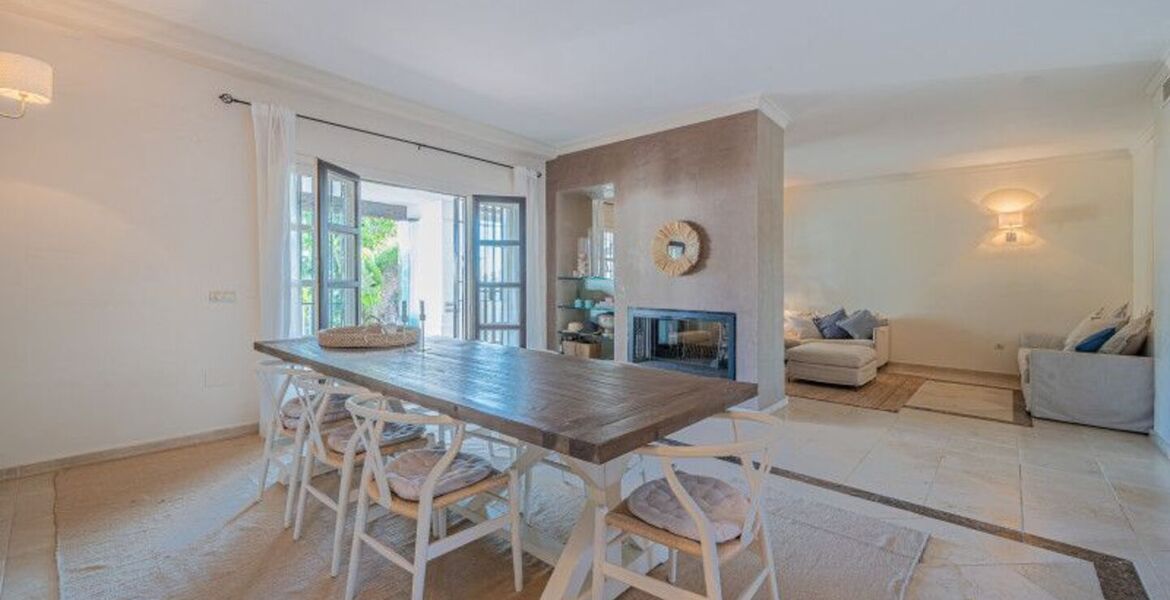 Apartamento bajo de dos dormitorios en alquiler en Marbella