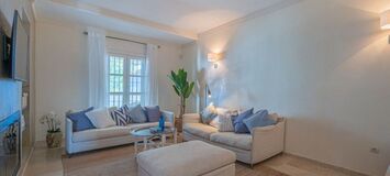 Apartamento bajo de dos dormitorios en alquiler en Marbella