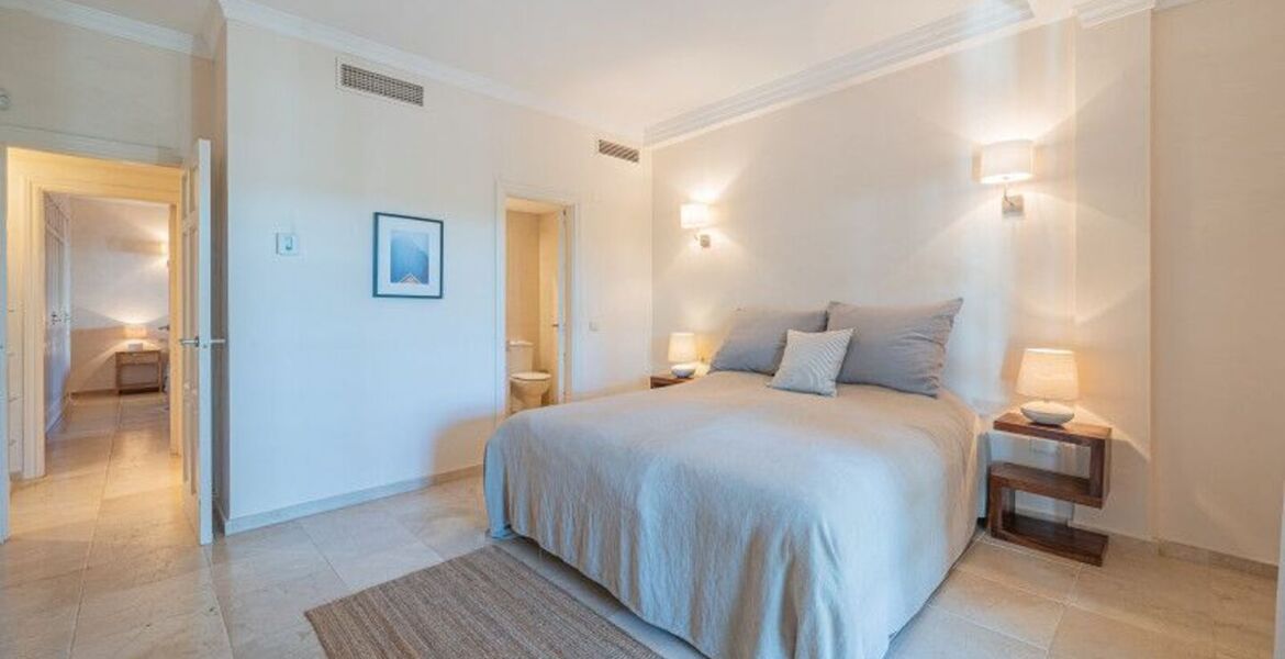 Apartamento bajo de dos dormitorios en alquiler en Marbella