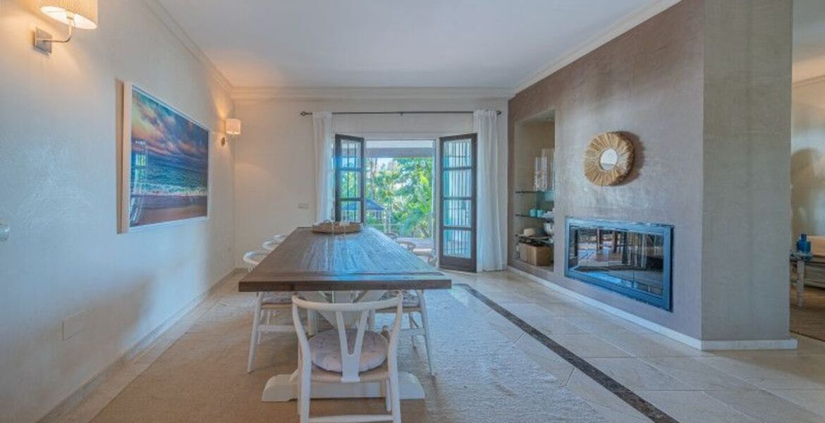 Apartamento bajo de dos dormitorios en alquiler en Marbella