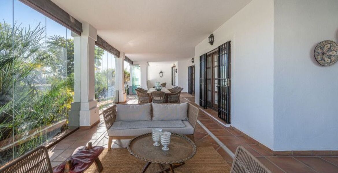 Apartamento bajo de dos dormitorios en alquiler en Marbella