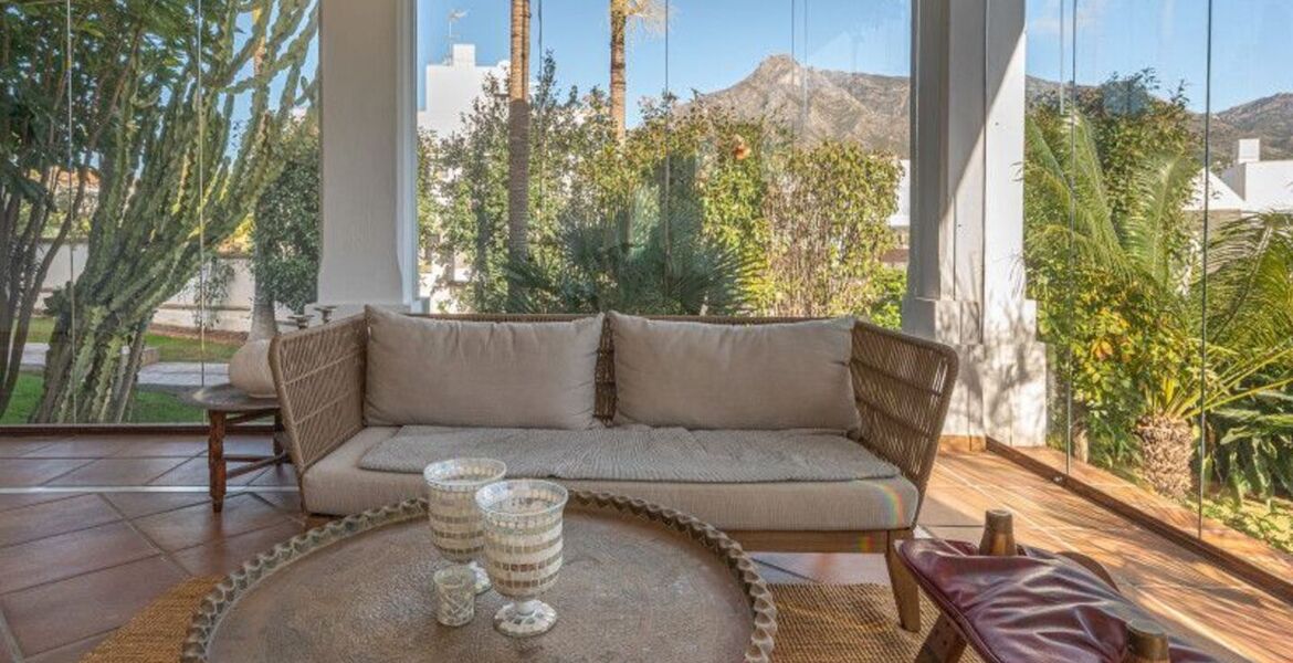 Apartamento bajo de dos dormitorios en alquiler en Marbella