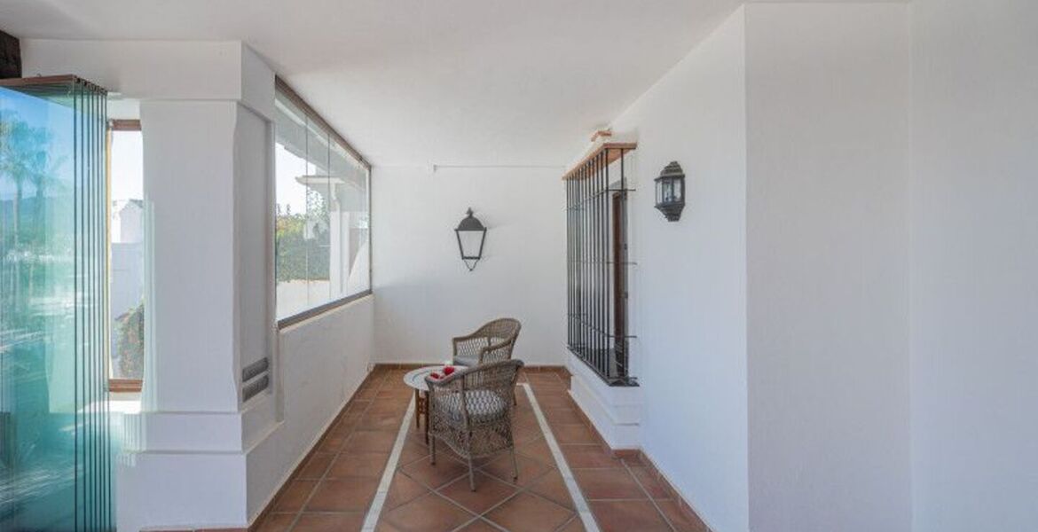 Apartamento bajo de dos dormitorios en alquiler en Marbella