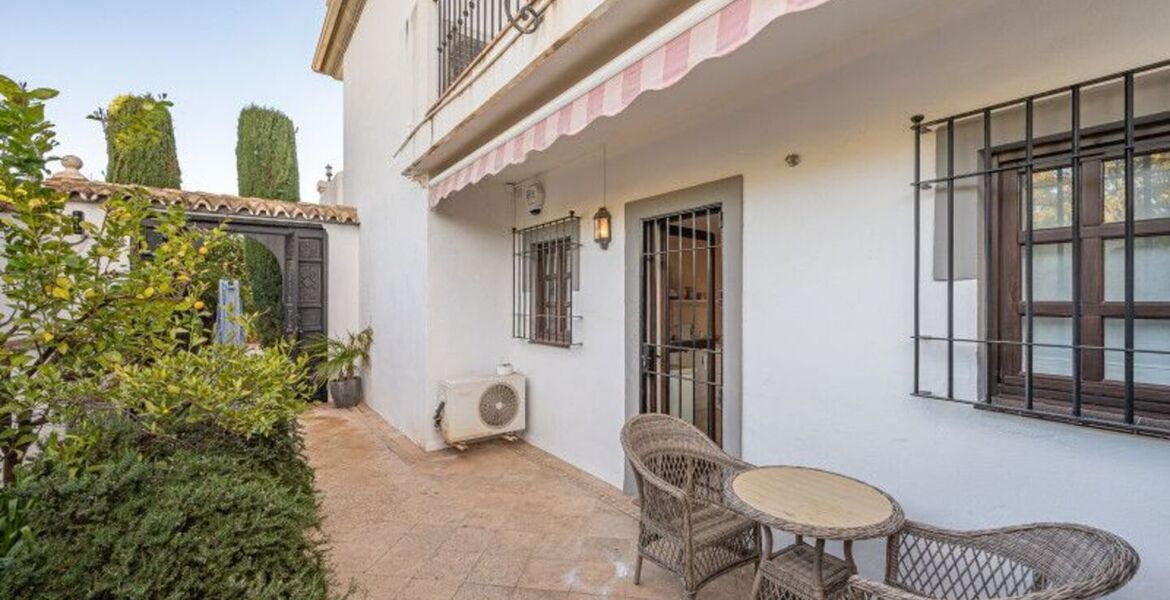 Apartamento bajo de dos dormitorios en alquiler en Marbella