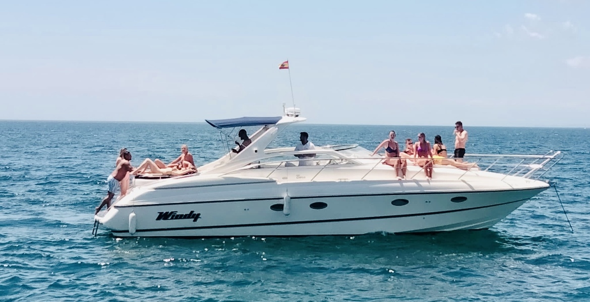 Yate Windy 42 Grand Bora en alquiler en Puerto Banús.
