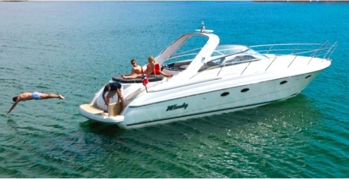 Yate Windy 42 Grand Bora en alquiler en Puerto Banús.