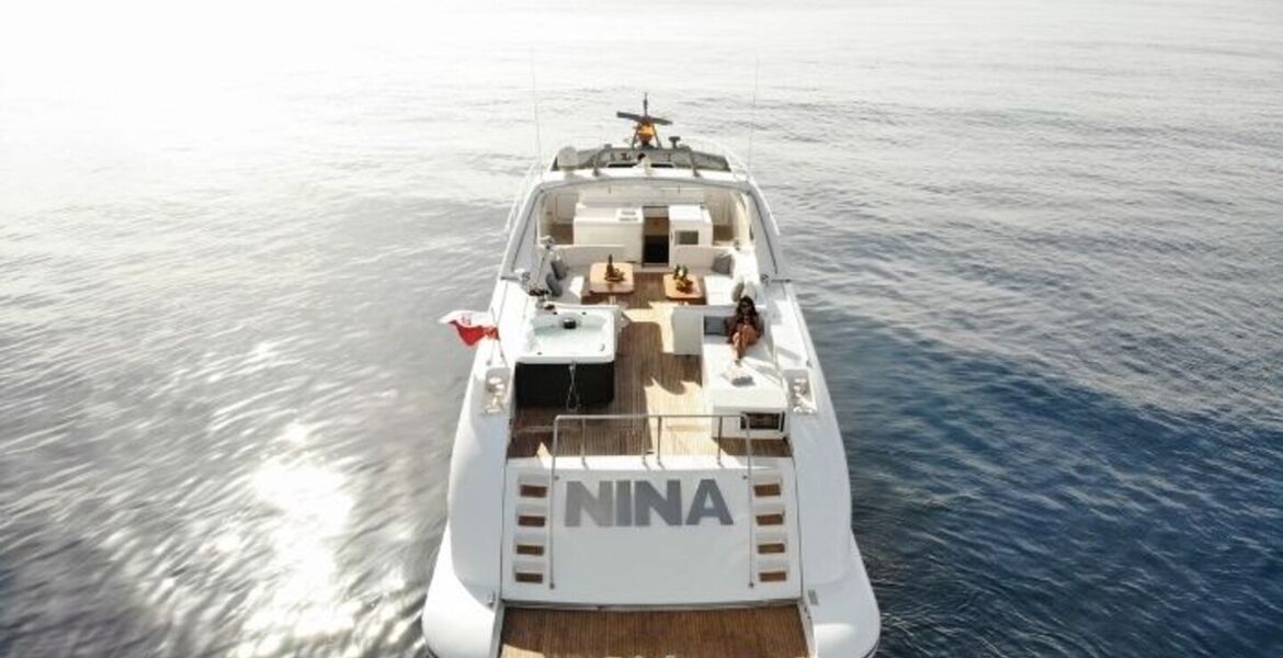 Yate Mangusta 80 en alquiler en Marbella, Puente Banus.